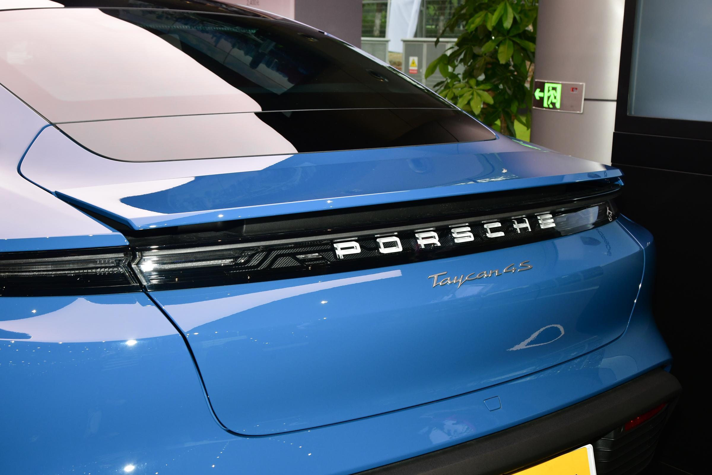 taycan壁纸_taycan_taycan外观图片_20/1100张图片_taycan海王星蓝