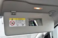 前排带照明化妆镜