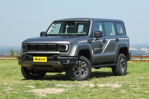 售18.98万起，BJ40环塔冠军/刀锋英雄上市，对应汽/柴油发动机