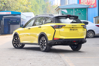 年轻人考虑SUV，这款风格年轻，油耗6.7L，售9.69万元图2