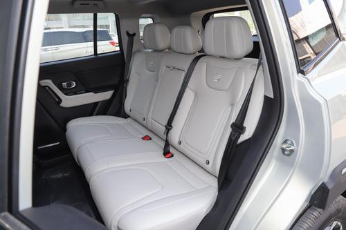 方盒子平价之选，15.48万起，油耗1.08L，喝92粗粮，可家用可越野