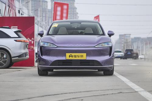 试驾完智界R7，发现它比特斯拉Model Y更有性价比！