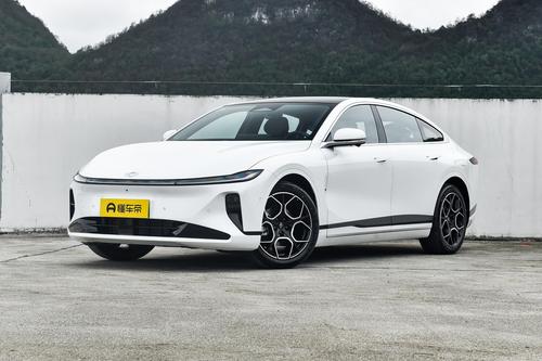 8155芯片+50英寸AR抬显，续航1331km，喝92粗粮，13.59万起售