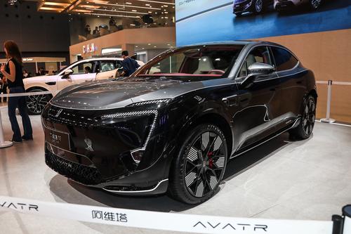 预算30万，阿维塔11增程版VS理想L7，谁更适合家用？