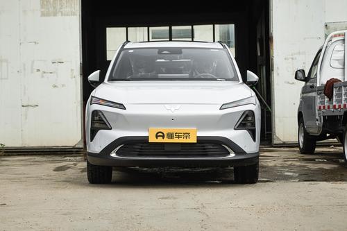 五菱出招了！9.98万起售，轴距2.8米，配1.5L插混，带劲吗？