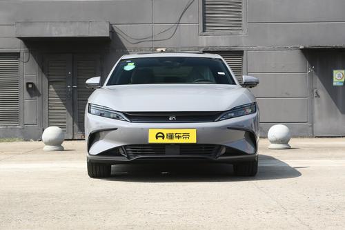 比亚迪2025款汉正式上市，提供双动力选择，插混版油耗3字开头？