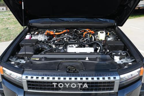 越野“老炮儿”回归，2.4T油混+8AT，标配全时四驱，来看新普拉多