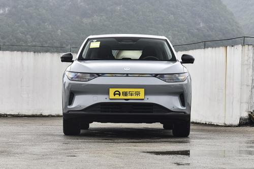 惠后14.48万起售，配8295芯片+3块大屏，零跑C11实力如何？