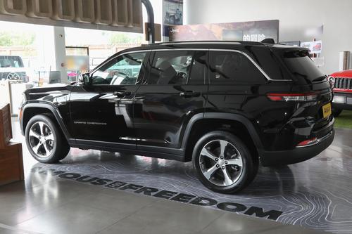 美系车上硬菜！2.0T插混+全时四驱，这进口SUV卖39.99万带劲不？