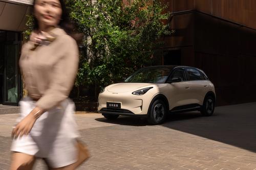 想买海豚的不妨等等，吉利新车官图发布，续航500km，配魅族车机