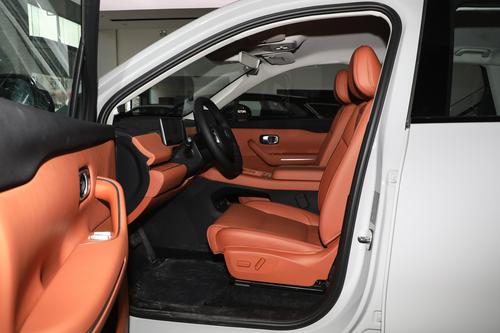 15万左右预算选中型SUV，纯电或增程可选，轴距2825mm，零跑C10