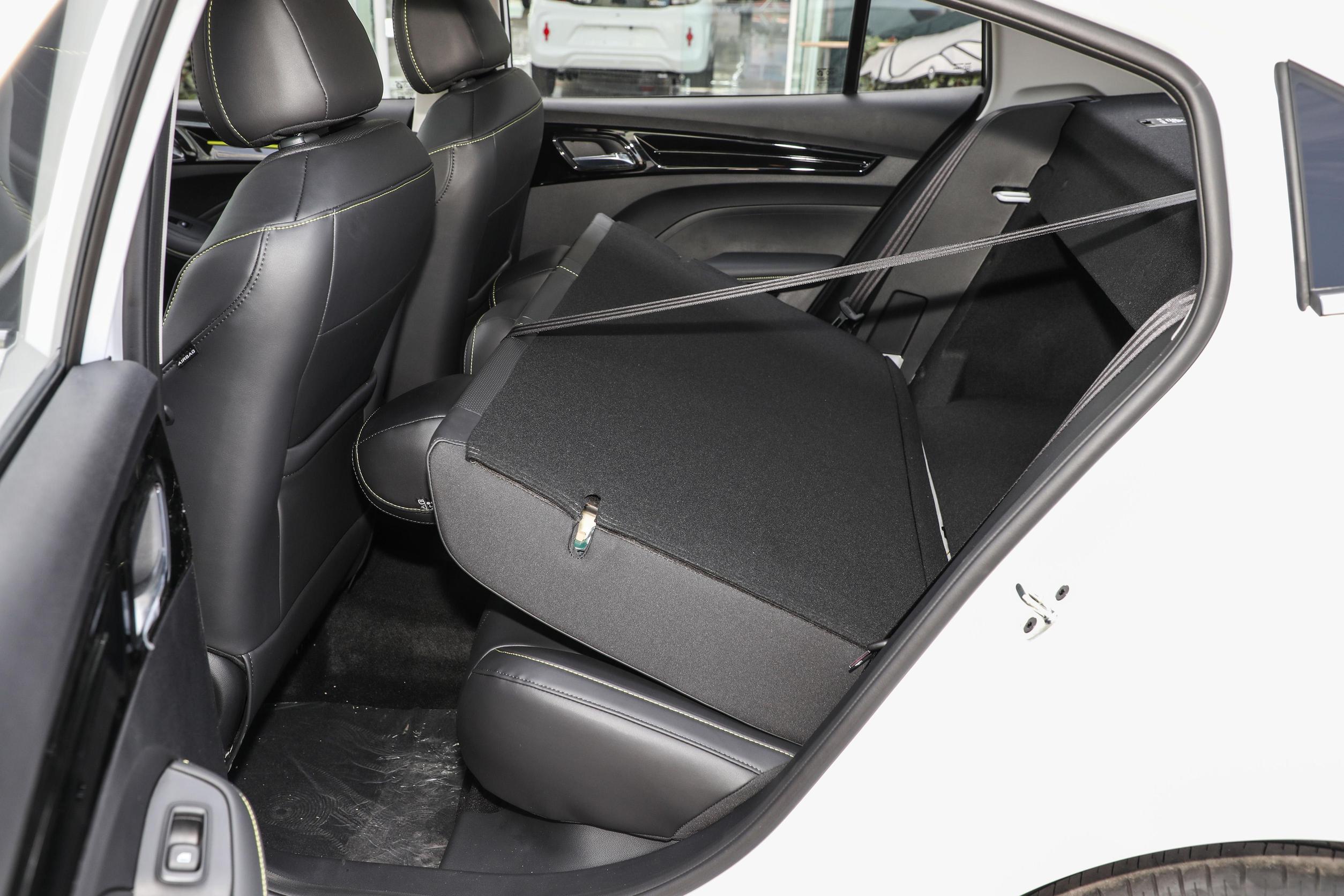 荣威i5壁纸_荣威i5_荣威i5空间图片_7/1629张图片_荣威i5/整车空间