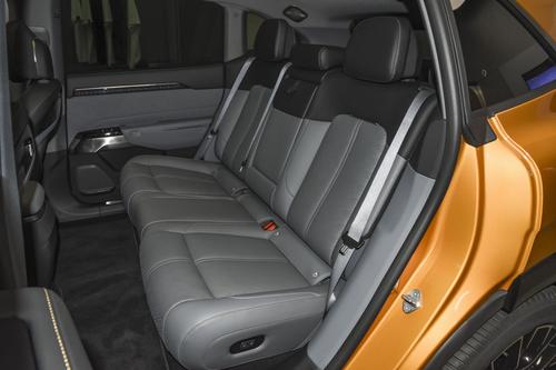 极氪掀桌子！激光雷达+8295芯片，800V快充+5.8s破百，仅22.99万