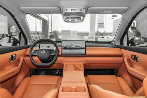 零跑C10：配1.5L增程动力，定位中型SUV，配置丰富，适合家用吗？