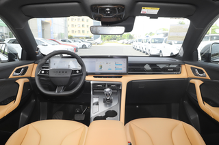 紧凑SUV荣威RX5，盲订售价12万起，27英寸屏幕图2