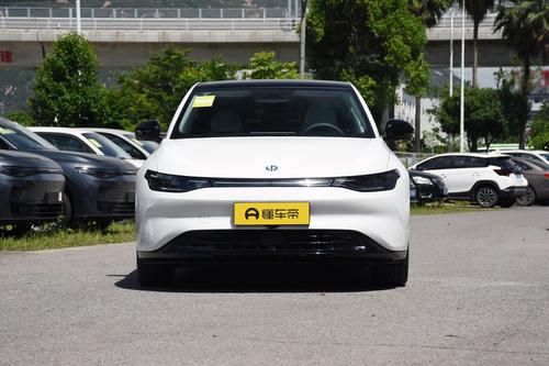 零跑这次够诚意，有颜值有操控，还是中大型定位，年轻人选车看TA