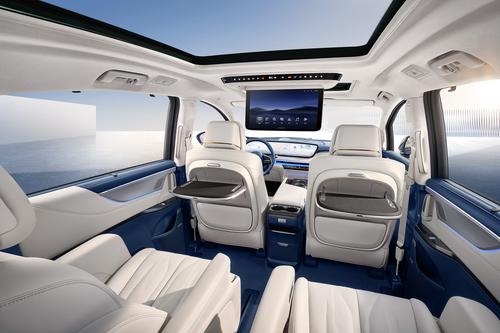 气场强、空间大，续航1370km，油耗6.97L，这台豪华MPV保值率还高