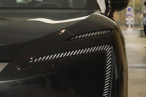 中大型SUV，配3颗激光雷达，3.9秒破百，还带华为iTRACK系统