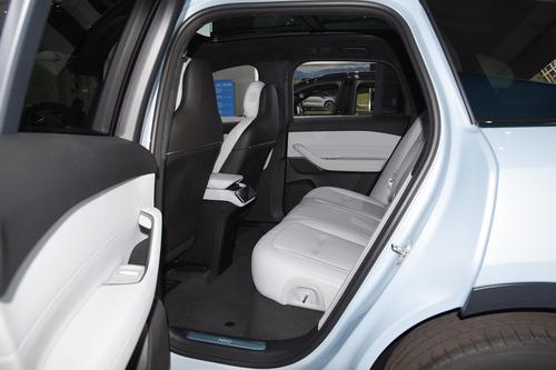 竞争宝马X3，轴距2915mm，双电机爆490马力，还带四驱，蔚来ES6