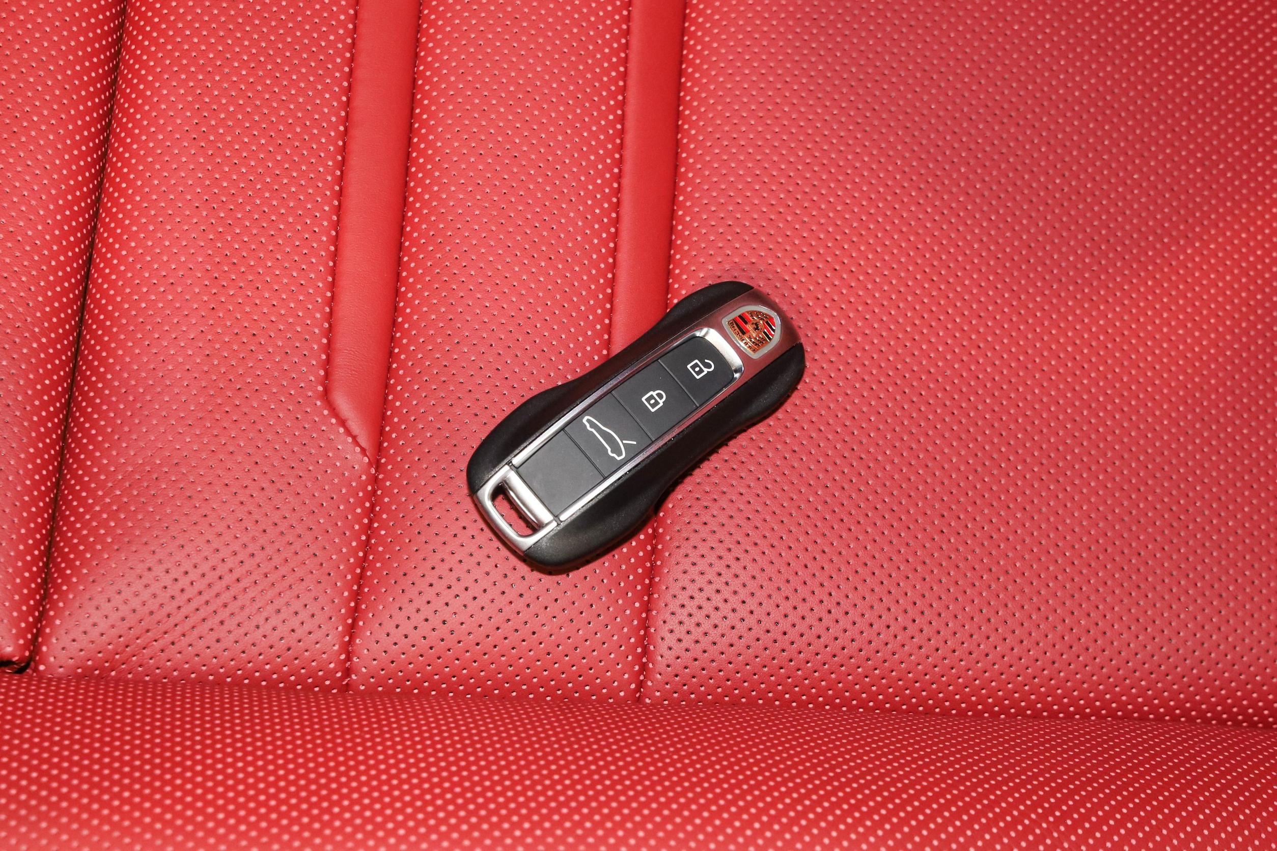 Panamera EHybrid 2023款 Panamera 4 EHybrid 行政加长版 2.9T图片_保时捷_1/54张图片_汽车