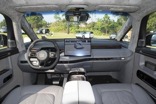 “宝宝巴士”来咯！轴距超3米+旋转座椅，配外摆门，空间大又安全