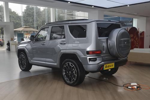 坦克家族又添新成员，3.0T V6插混动力，配空悬调节，起售42.8万