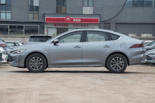 解读秦PLUS DM-i，轴距2718mm，家用值得入手吗？