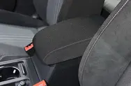 前排中央扶手