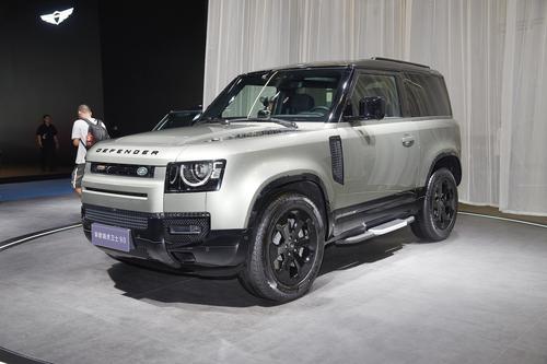 新车｜2025款路虎卫士正式亮相 增塞多纳红配色 2.0T/3.0T/5.0T动力