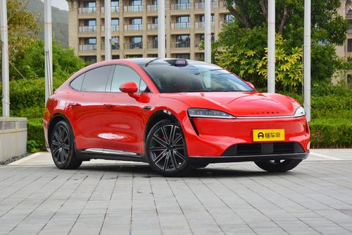 实力不输Model Y！续航超700km，3.9秒破百，智界R7