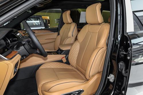 定位中大型SUV，配2.0T插混+四驱系统，Jeep大切诺基4xe值得一看