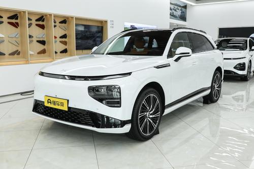 年轻人买SUV建议看这款，标配800V快充+高阶智驾，空间大乘坐舒适