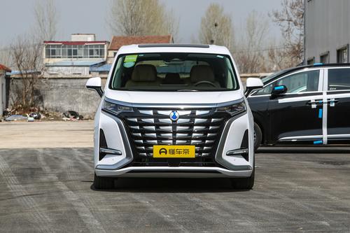 腾势D9 DM-i：月销量9667台，自带小冰箱的7座MPV实力如何？