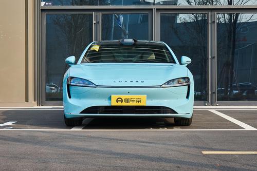 新款智界S7售22.98万起，价格下探2万，对比小米SU7可否一战？