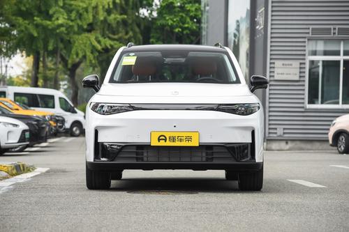 轴距2825mm，配8295芯片，喝92粗粮，零跑C16这款车如何？