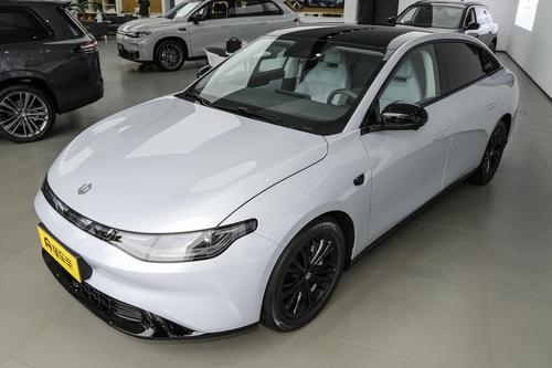 轴距2930mm，7.7秒破百，售13.98万元，零跑C01可以买吗？