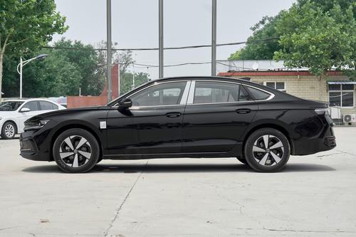 体验新款大众迈腾，2.0T动力强劲，外观运动，家用表现如何