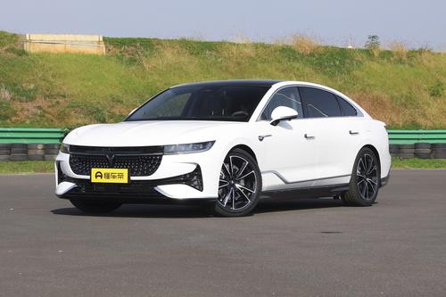 岚图追光PHEV：车长超5米，配1.5T插混，加速猛，适合年轻人