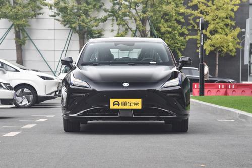 新车丨续航630公里，快充0.6小时，实拍评测合创A06！