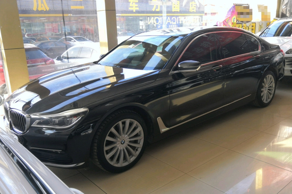 宝马7系 2016款 740Li 领先型油箱容积(L)_车身图