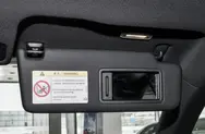 前排带照明化妆镜