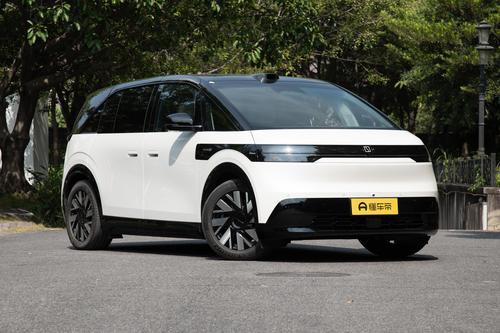 极氪也造MPV了！标配800V+440牛米，续航702km