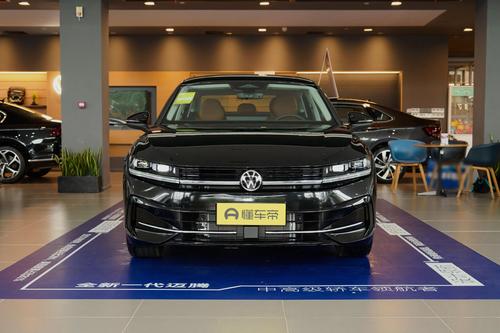 实拍解析大众迈腾，轴距2871mm，动力足，家用值得买？