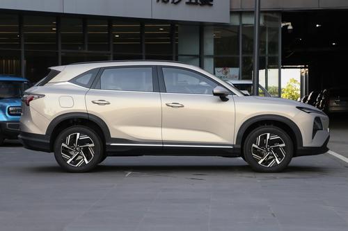 10万级插电SUV，7.9秒破百，油耗3.9L，空间大，静谧好，家用不错