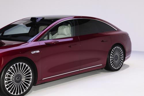 北京宝马5S店倒闭，天津奥迪4S店停业，市场空白留给这台国产轿车