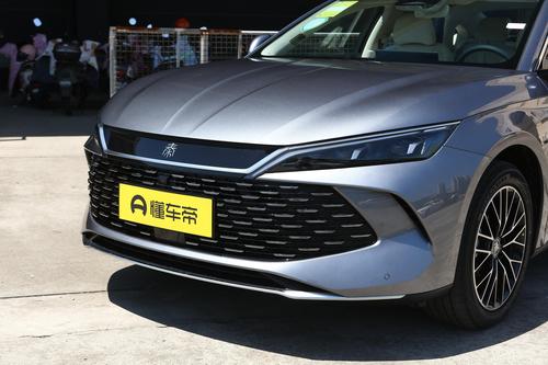 月销33948台，顶配13.98万，第五代DM技术+油耗1.36L，适合家用