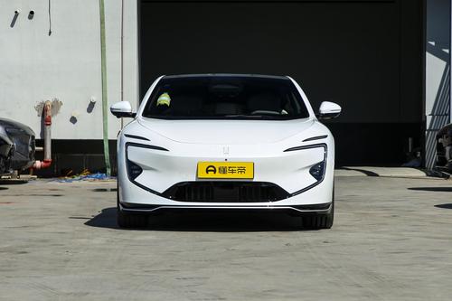 预算30万上下买新能源轿车，阿维塔12和小米SU7，该如何选择？