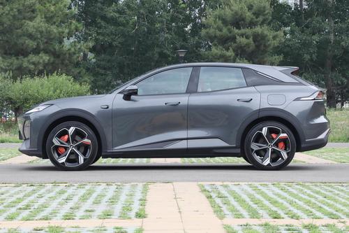 长安这款新车有点狠，能打还实惠，14.99万起，省油+大空间