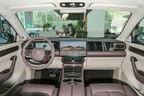 实拍零跑C11：定位中型SUV，综合续航1210km，产品力如何？