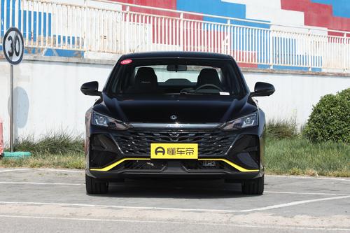 外观炫酷，1.5T爆197马力，百公里油耗5.82L，风神奕炫家用首选车